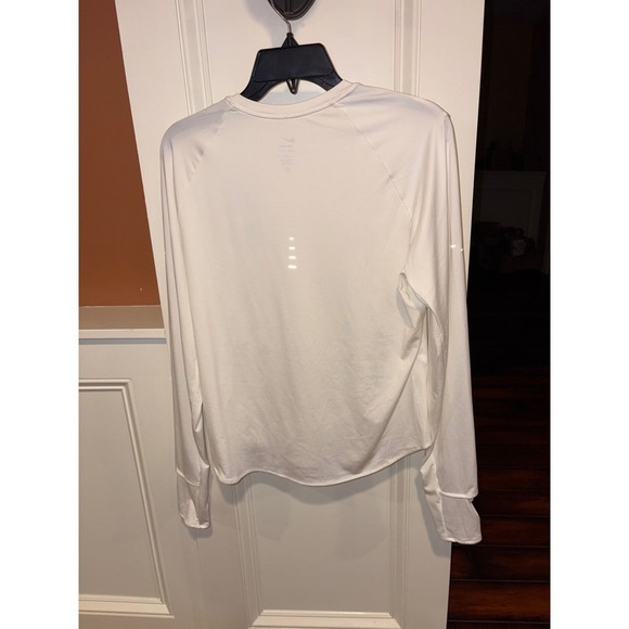 NWOT Nike Swift Dri-Fit Long Sleeve Running Top White Womens Size Medium UPF 40+ - Picture 4 of 9